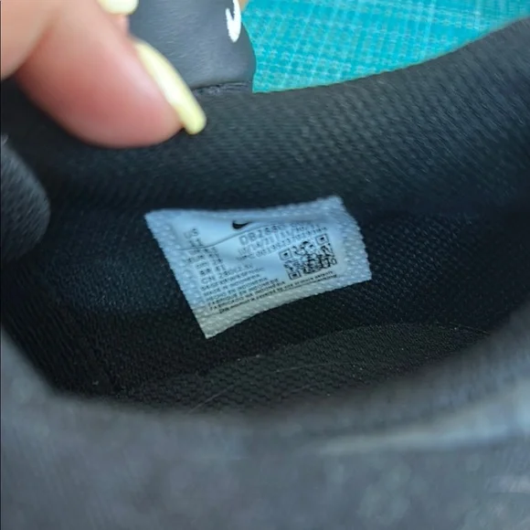 Nike Black and White Sneakers with Canvas Upper - Picture 2 of 2